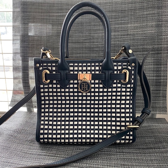 Tommy Hilfiger Handbags - 🌸3/$15🌸Tommy Hilfiger white blue plaid handbag